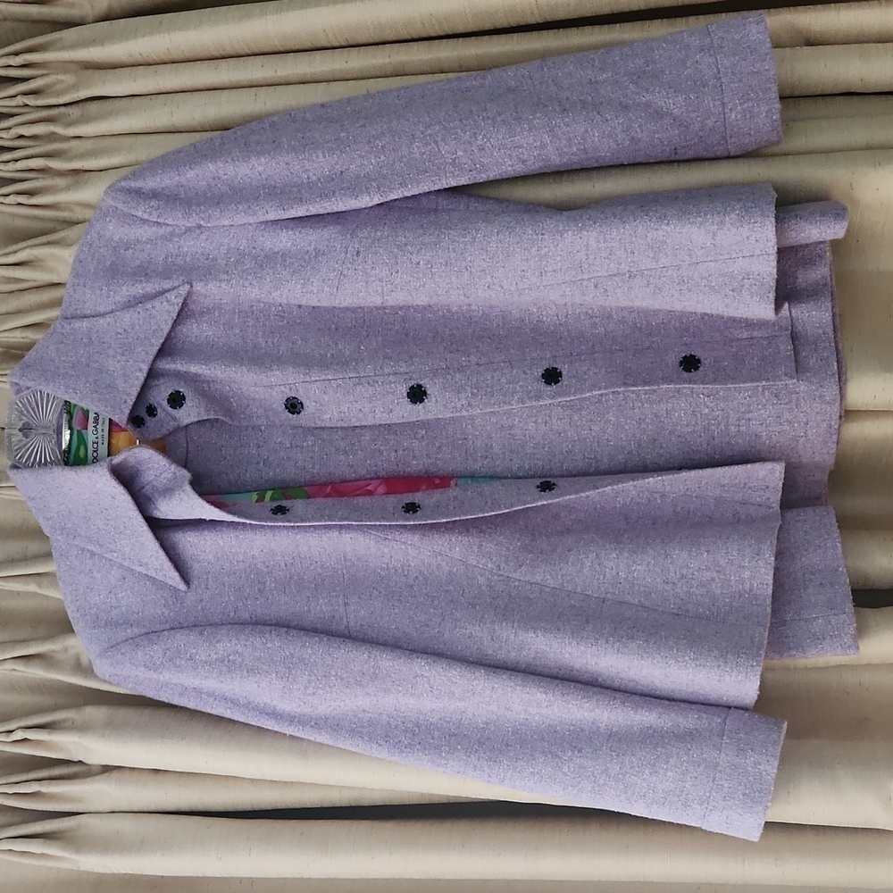 Dolce & Gabbana VTG lavender suit.  EXCELLENT condition. VtG IT46 is US 8